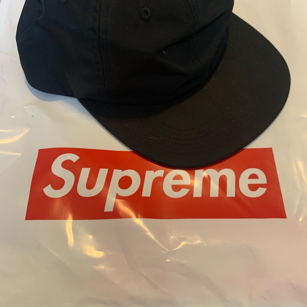 SUPREME STRAP LOGO 6-PANNEL